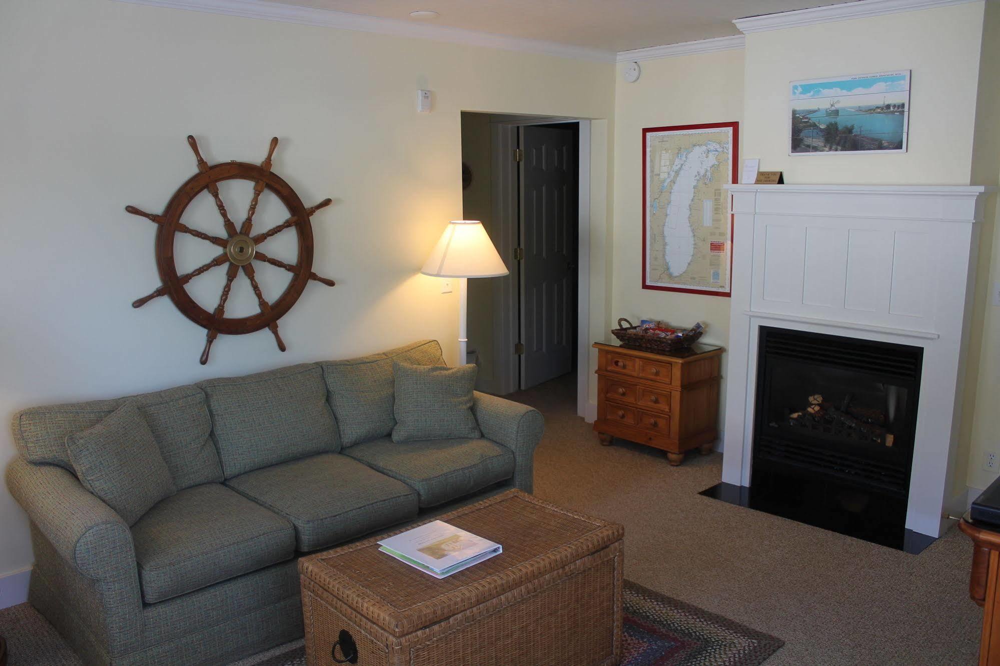 Captain'S Cottage Suites 格兰德港 外观 照片