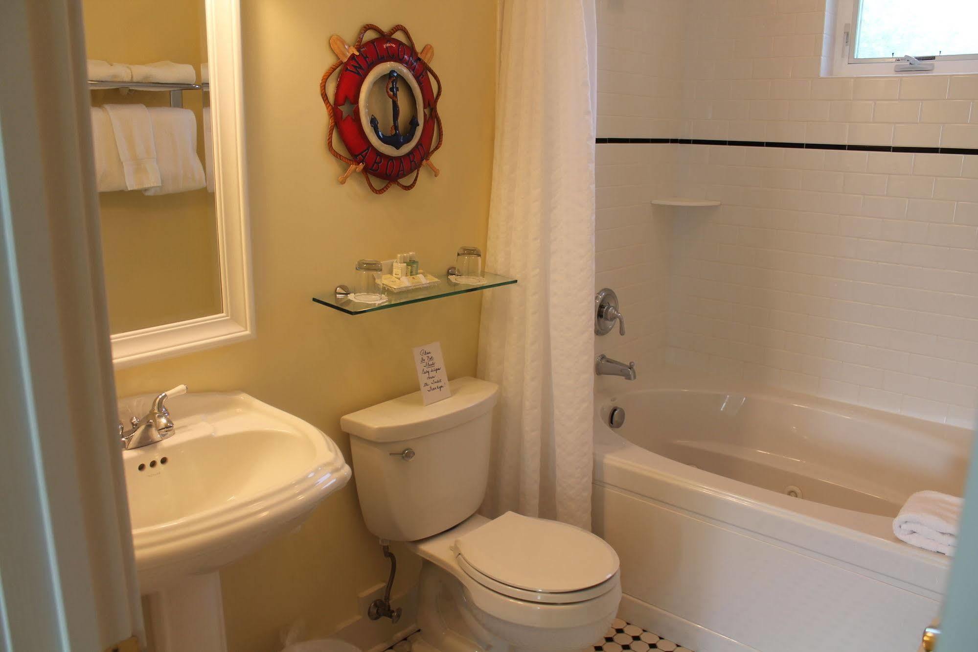 Captain'S Cottage Suites 格兰德港 外观 照片
