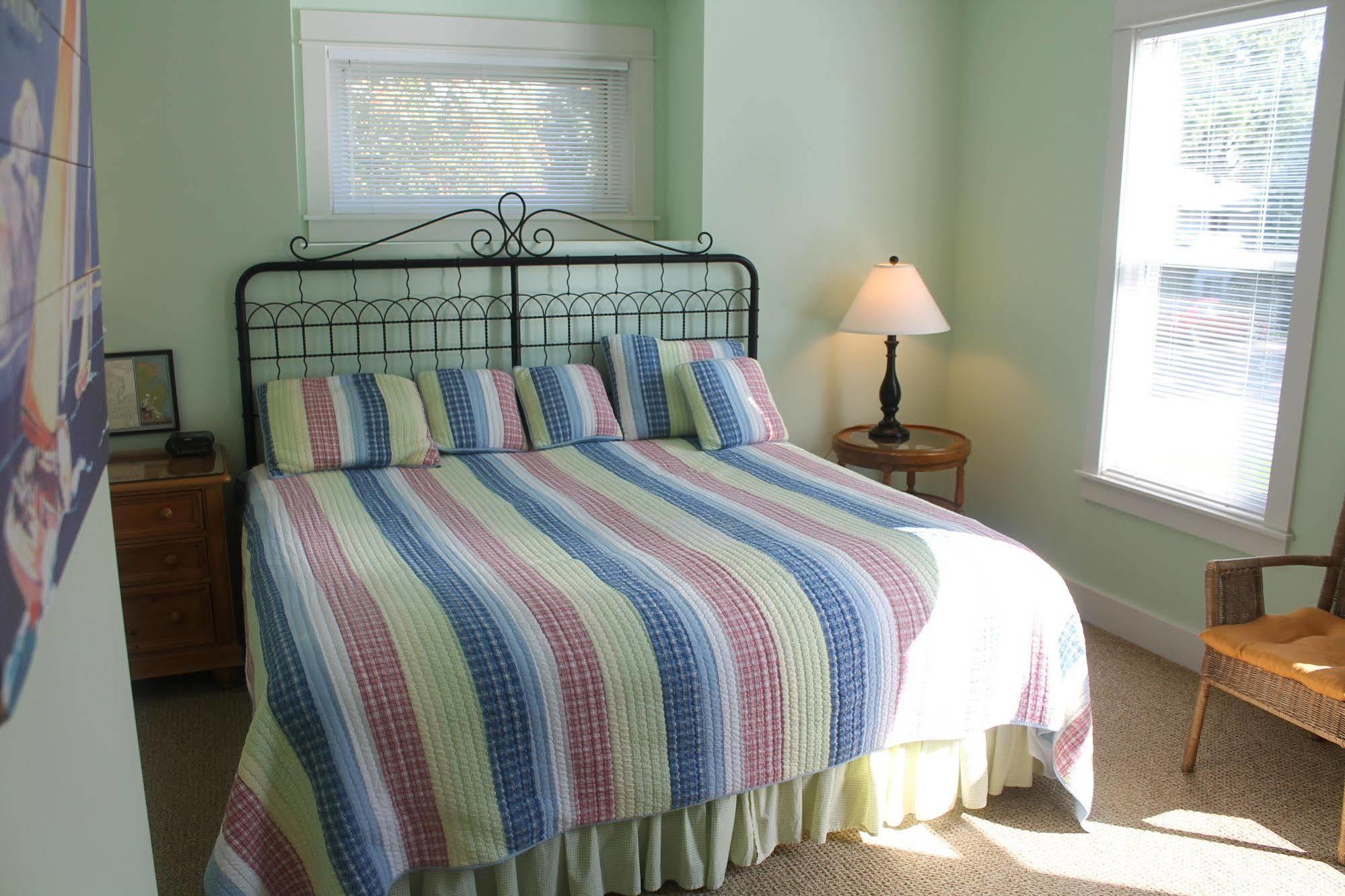 Captain'S Cottage Suites 格兰德港 外观 照片