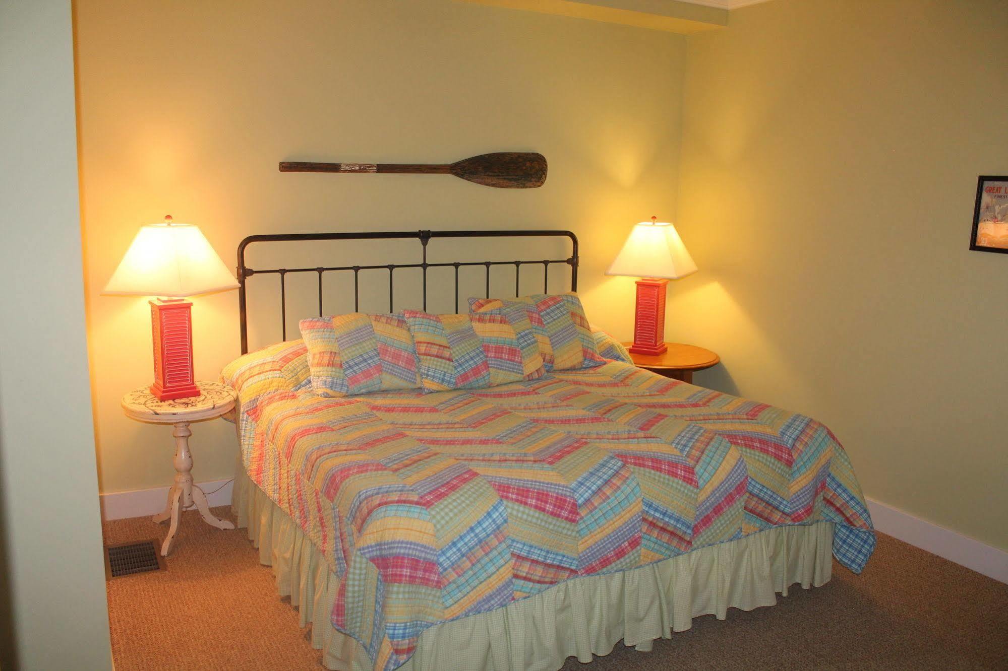 Captain'S Cottage Suites 格兰德港 外观 照片